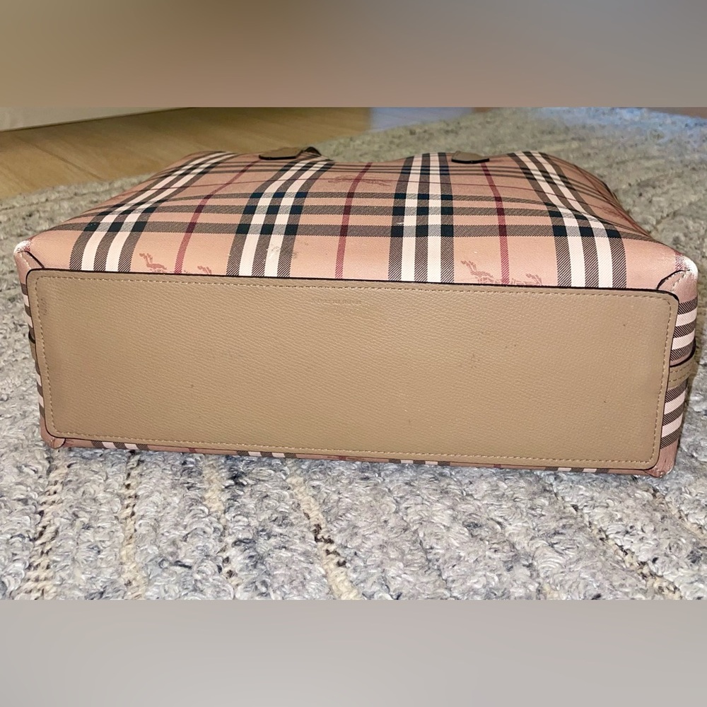 Burberry Medium Reversible Leather Tote - Mid Camel, Haymarket Check - Picture 14 of 16